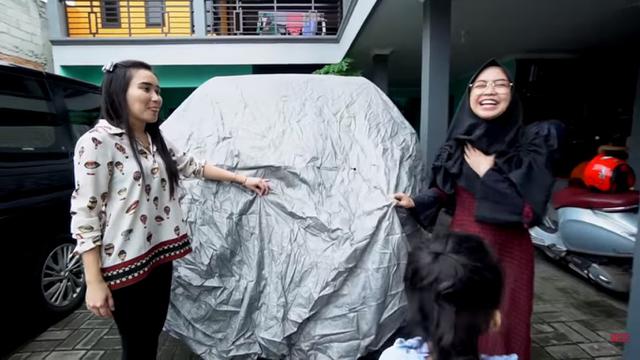 Seharga Rp15 Miliar, Mobil Ayu Ting Ting Jadi Sorotan