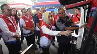 Direktur Utama PT Pertamina (Persero) Nicke Widyawati mengunjungi sejumlah sarana dan fasilitas Satuan Tugas Ramadan Idulfitri (Satgas RAFI) 2024 di wilayah Jawa Bagian Barat. (Dok Pertamina)