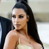 Kim Kardashian hadir di Met Gala 2018 seorang diri. (Getty Images/Cosmopolitan)
