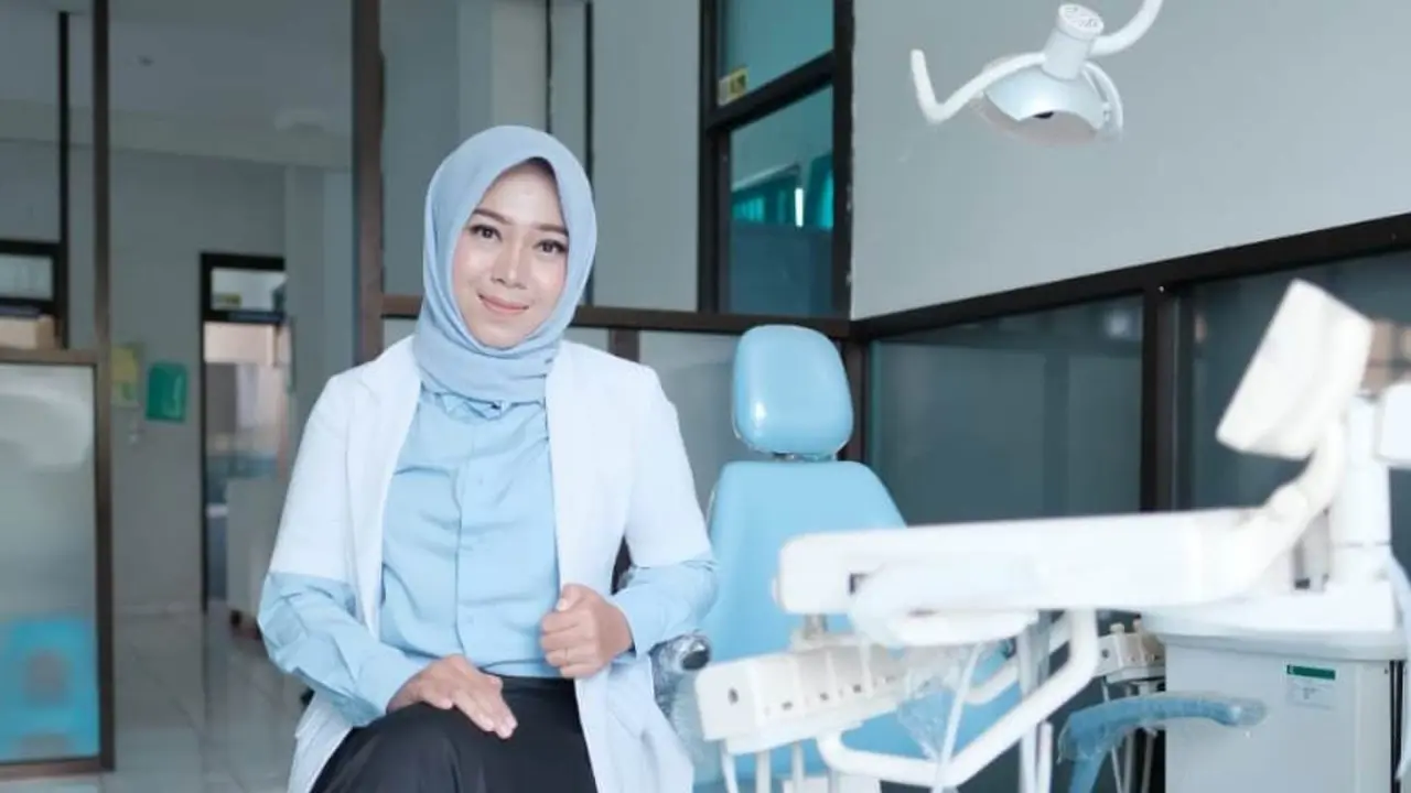 Tati Sri Rahmawati, dokter gigi anak kernet bus. (Foto: Liputan6.com/Unsoed/Muhamad Ridlo)