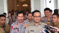 Kapolda Metro Irjen Nana Sujana dan Gubernur DKI Jakarta Anies Baswedan. (Delvira Hutabarat/Liputan6.com)