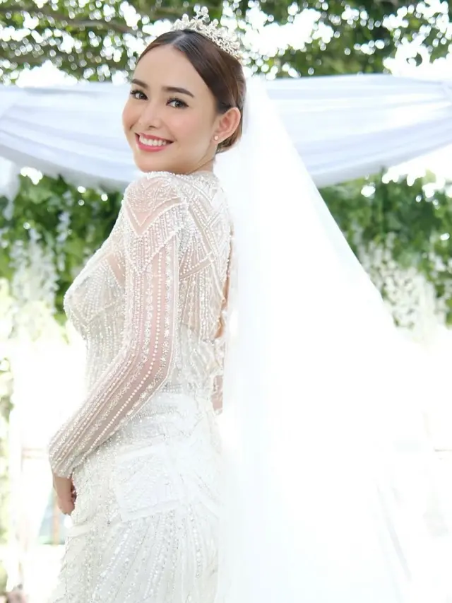 5 Potret Amanda Manopo Berbalut Gaun Pengantin, Anggun Menawan Jadi Bahan Perbincangan (credit: instagram.com/amandamanopo)