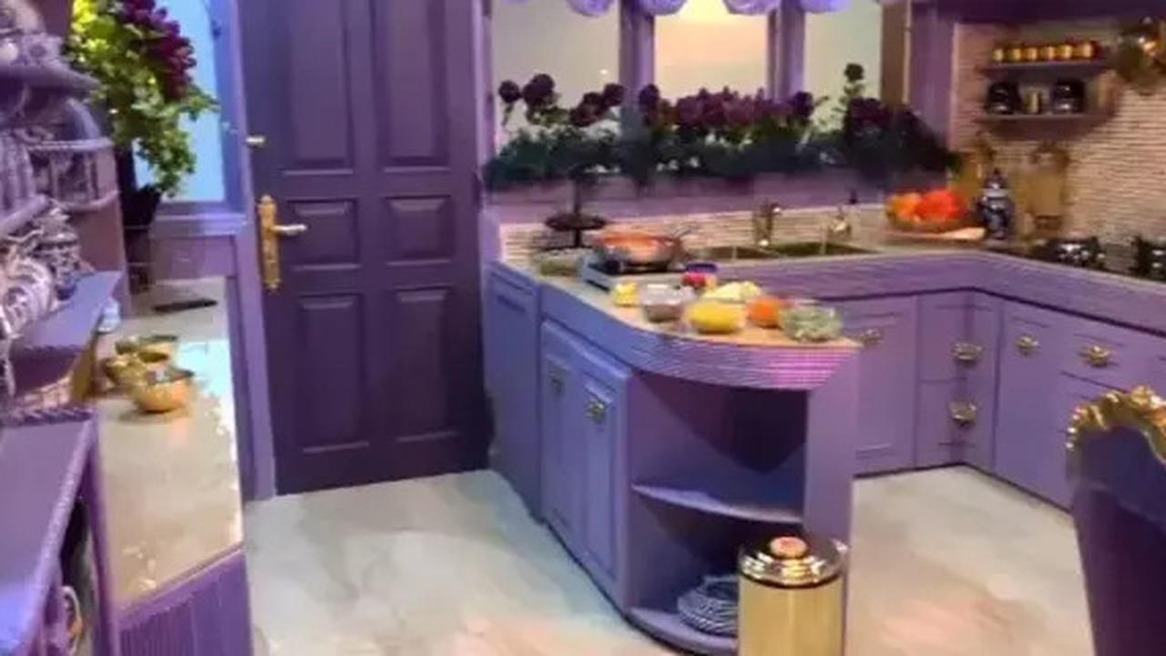 9 Potret Dapur di Rumah Mama Ala ibu Tasya dan Tasyi, Modelnya Nyentrik dan Serba Ungu