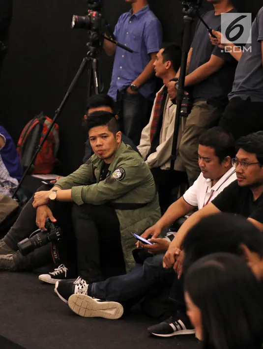 Musisi Baim saat menghadiri Fashion Nation 2018 di Senayan City, Jakarta, Rabu (18/4/). Baim menghadiri Fashion Nation 2018 untuk memotret istrinya, Artika Sari Devi saat fashion show. (Liputan6.com/Herman Zakharia)