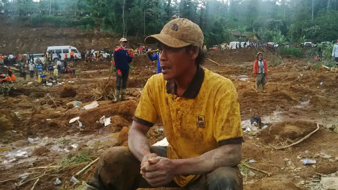 relawan longsor banjarnegara