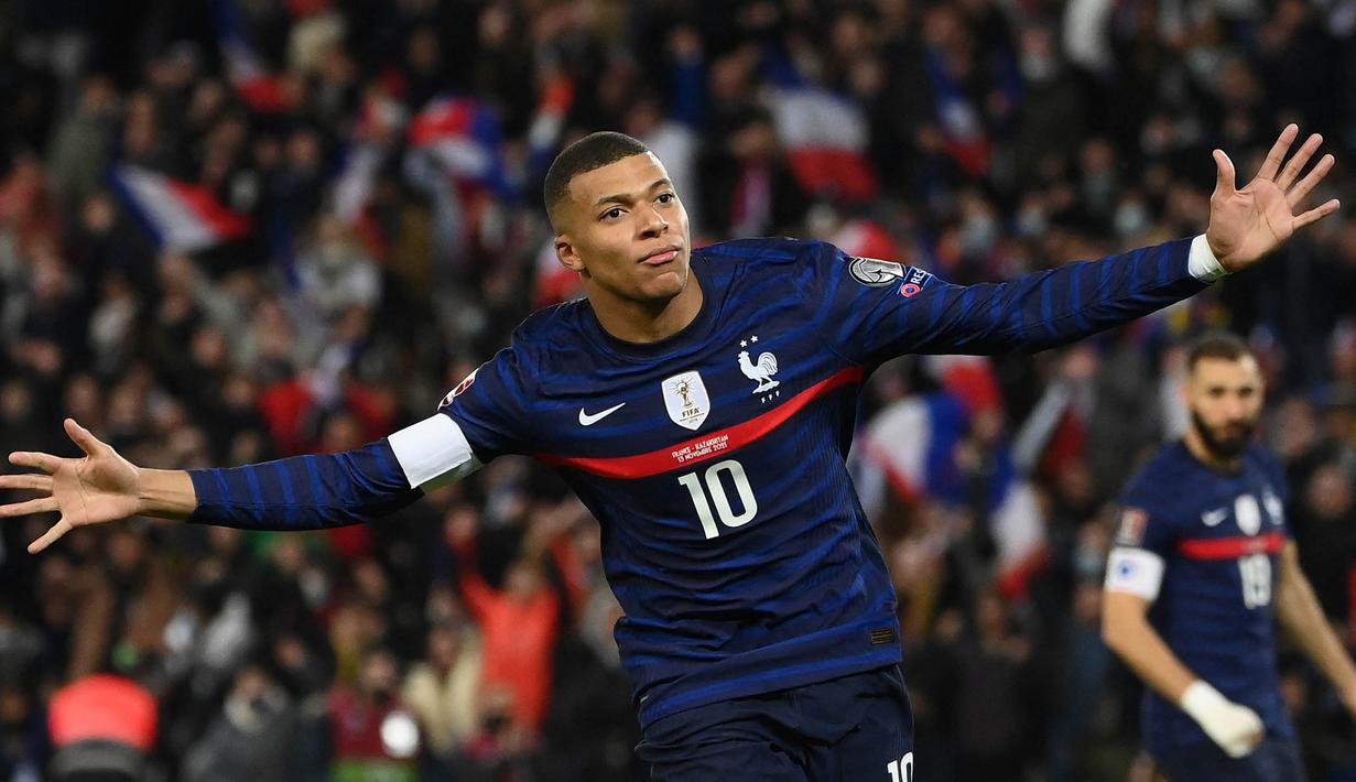 Striker termahal yang sudah dipastikan lolos ke Piala Dunia 2022 adalah Kylian Mbappe. Penyerang berbanderol Rp2,5 Triliun tersebut berhasil membantu Prancis ke putaran final dengan menyumbang empat dari delapan gol ke gawang Kazakhstan. (AFP/Franck Fife)