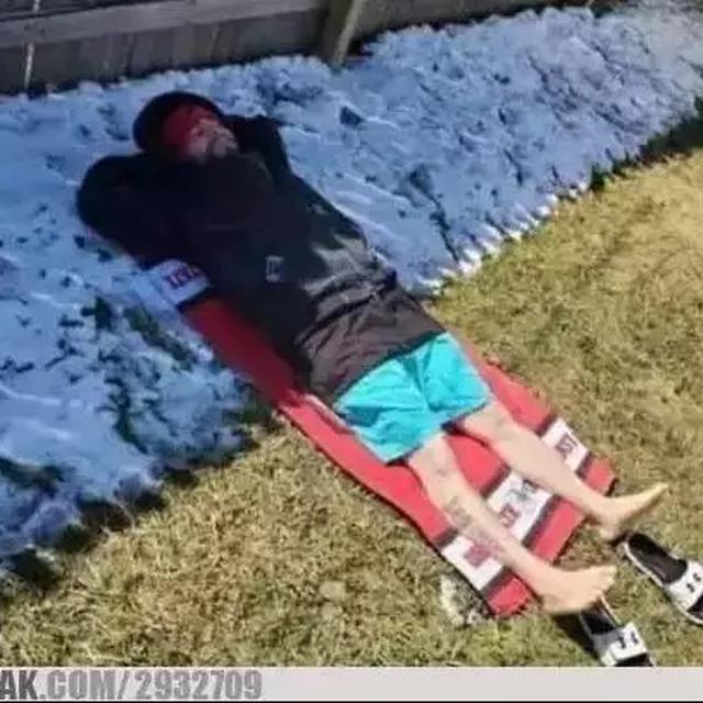 6 Cara Nyeleneh Orang Menghangatkan Diri Ini Bikin Tepuk Jidat