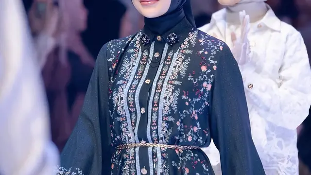 Potret Aurel Hermansyah Melenggang di Catwalk, Tampil Anggun (credit: instagram/aurelie.hermansyah)