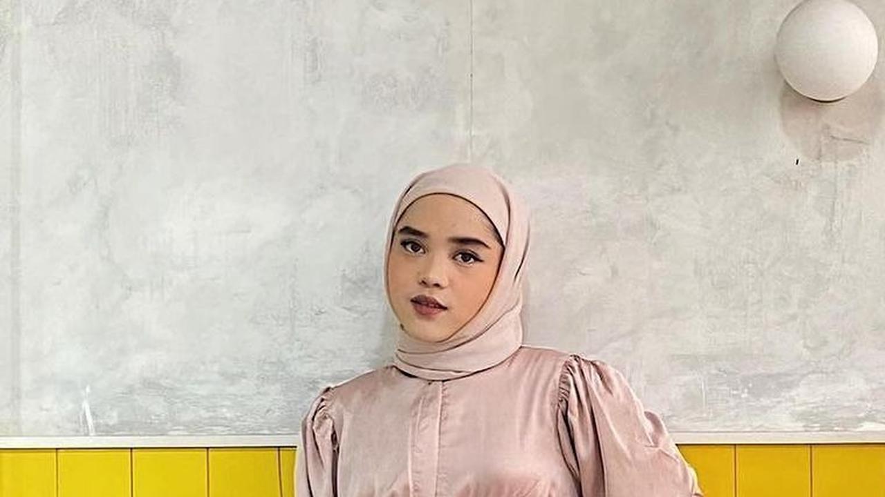 <b>Dusty Pink: Tampil Feminim dengan Warna Pink Nude</b>