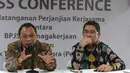 Dirut BTN Maryono (kiri) saat memberikan keterangan pers usai MoU pembiayaan rumah murah bagi peserta aktif di Jakarta, Selasa (27/10/2015).‎ Program ini merupakan wujud satu juta rumah yang didorong oleh Pemerintah (Liputan6.com/Angga Yuniar)