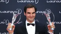 Roger Federer meraih dua penghargaan di ajang Laureus World Sports Awards 2018, yakni Sportsman of the Year dan Comeback of the Year. (AFP/Valery Hache)