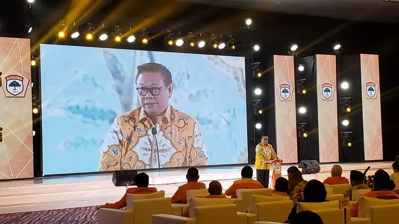 Ketua MPK PPK Kosgoro 1957, H.R. Agung Laksono membuka kegiatan Musyawarah Besar (Mubes) ke-1 Gerakan Advokasi dan Hukum (Gakum) Kosgoro.