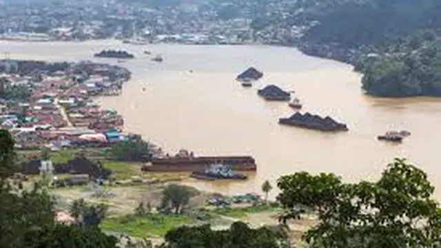 Tepi Sungai Mahakam (wikipedia)