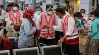 Menko PMK Muhadjir Effendy meninjau kesiapan mudik Lebaran 2022 di Bandara Soekarno-Hatta (Soetta), Tangerang dan Stasiun Pasar Senen, Jakarta, Kamis (7/4/2022). (Dok Kemenko PMK RI)
