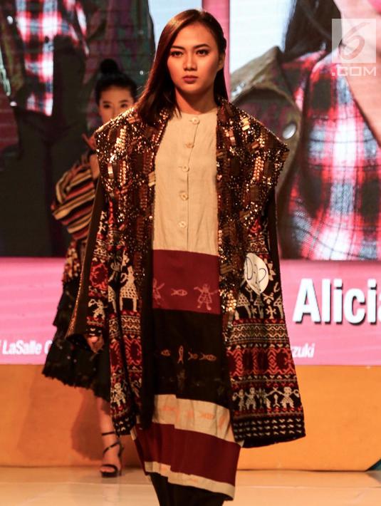 Kontestan membawakan busana pada ajang Plangi Model Hunt 2019 di Plaza Semanggi, Jakarta, Minggu (25/11). Grand final yang memperebutkan total hadiah 110 juta ini diikuti kategori remaja, dewasa dan anak-anak. (Merdeka.com/Arie Basuki)