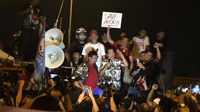 Anton Medan Datangi Rutan Cipinang Jenguk Ahok - News ...