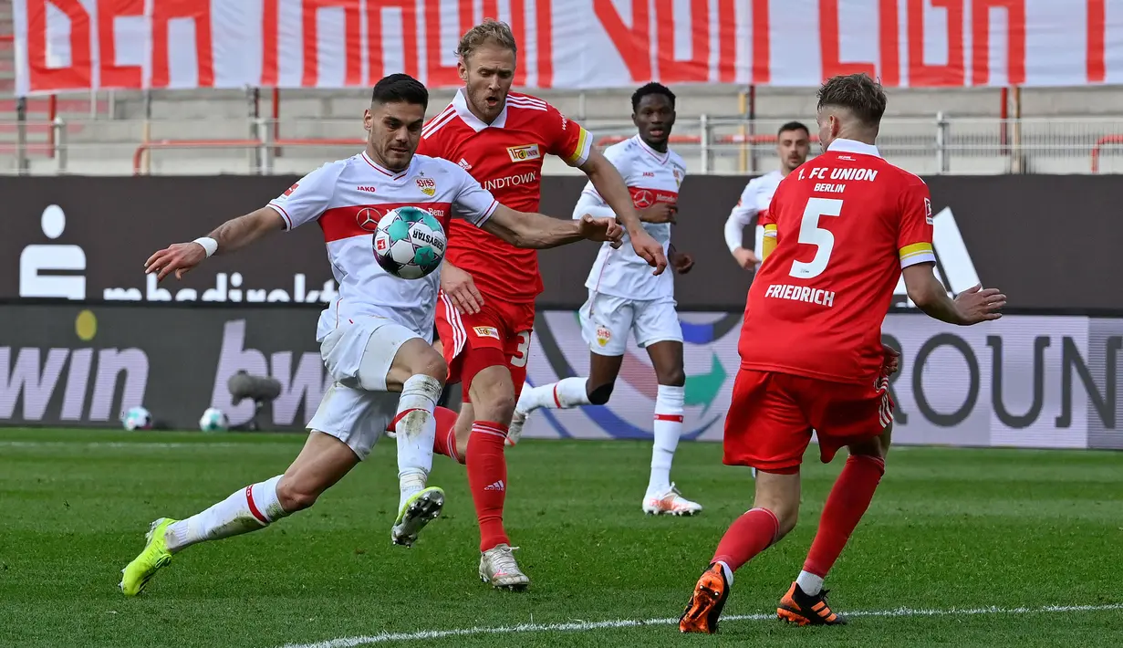 Konstantinos Mavropanos merupakan pemain pinjaman di klub Bundesliga, VfB Stuttgart. Saat ini, klubnya tengah berusaha untuk keluar dari zona degradasi. Dalam usahanya tersebut, pemain Yunani itu telah mencetak 4 gol dalam 27 penampilannya di liga. (AFP/Pool/JOHN Macdougall)