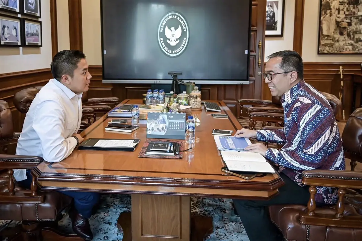 Seskab Teddy Indra Wijaya Bertemu Mendiktisaintek Brian Yuliarto