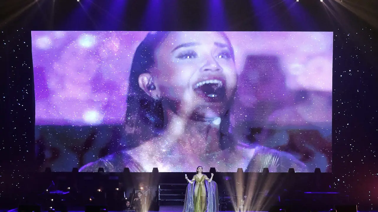 FOTO: Rossa Tampil Memukau dalam 25 Shining Years Concert