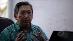 Kepala Bidang Penyelesaian Laporan Ombudsman, Budi Santoso menjelaskan temuan pelanggaran saat penyelengaraan UN 2015 dari hasil pemantauan saat UN di tingkat SMP dan SMA di 33 Provinsi, Jakarta, Kamis (21/5/2015). (Liputan6.com/Yoppy Renato)