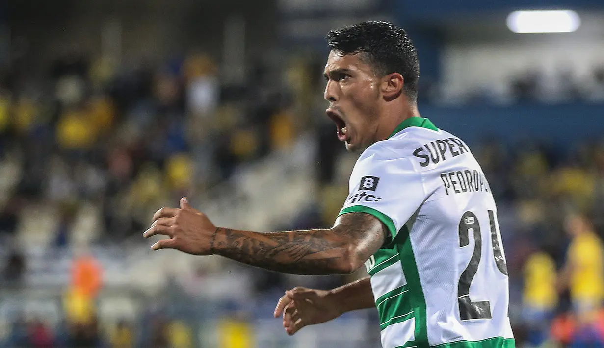Pedro Porro. Hingga saat ini bek kanan berusia 22 tahun yang mulai musim 2020/2021 memperkuat Sporting Lisbon masih merupakan pemain milik Manchester City. Statusnya hanya sebagai pemain pinjaman bersama Sporting. Sebelumnya ia sempat pula dipinjamkan ke Real Valladoild. (AFP/Carlos Costa)