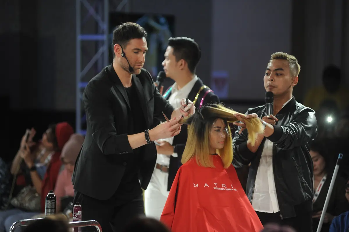 Tren warna rambut, Alex Chobat