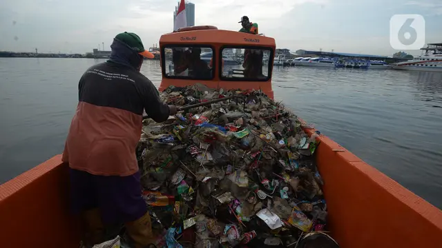 Sampah pesisir teluk Jakarta