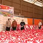 Pemkot Jayapura menerima 5.000 sembako dari Joko Widodo.  (Liputan6.com/Katharina Janur/Humas Pemkot Jayapura)