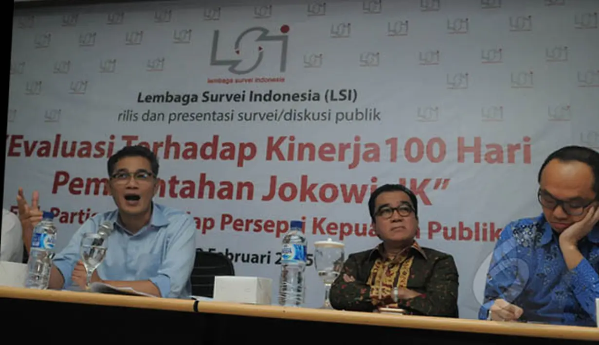Lembaga Survei indonesia (LSI) memaparkan hasil survei LSI bertema 'Evaluasi Terhadap Kinerja 100 Hari Pemerintahan Jokowi-JK' di Jakarta, Senin (2/2). (Liputan6.com/Herman Zakharia)