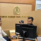 Pelayanan Paspor di Kantor Imigrasi Kelas II TPI Ranai. (Liputan6.com/Nasrul Faiz)