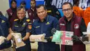 Kepala Kantor Wilayah DJBC Jakarta, Rusman Hadi, Direktur Interdiksi Narkotika DJBC Syarif Hidayat dan Wakil Dirttipid Narkoba Bareskrim Polri Kombes Arie Ardian Rishadi (kiri ke kanan) usai memberikan keterangan terkait penggagalan penyelundupan narkota jenis ekstasi di Bea Cukai Pasar Baru, Jakarta, Rabu (8/4/2024). (Liputan6.com/Angga Yuniar)