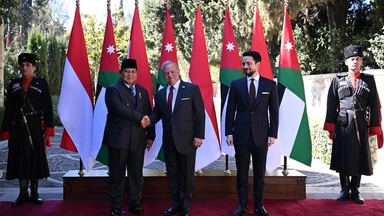 Upacara Kehormatan di Istana Basman, Raja Abdullah II Sambut Prabowo