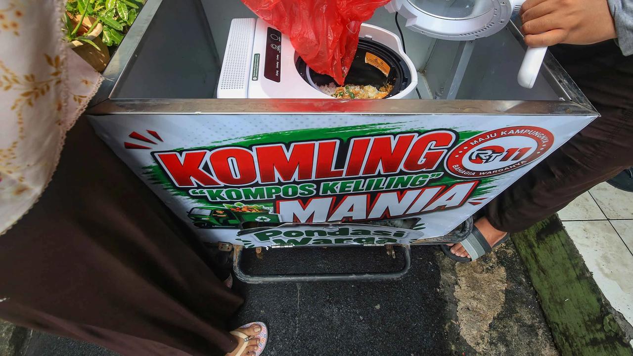 FOTO: Gerobak Listrik KomLing Permudah Pengelolaan Sampah Organik Warga