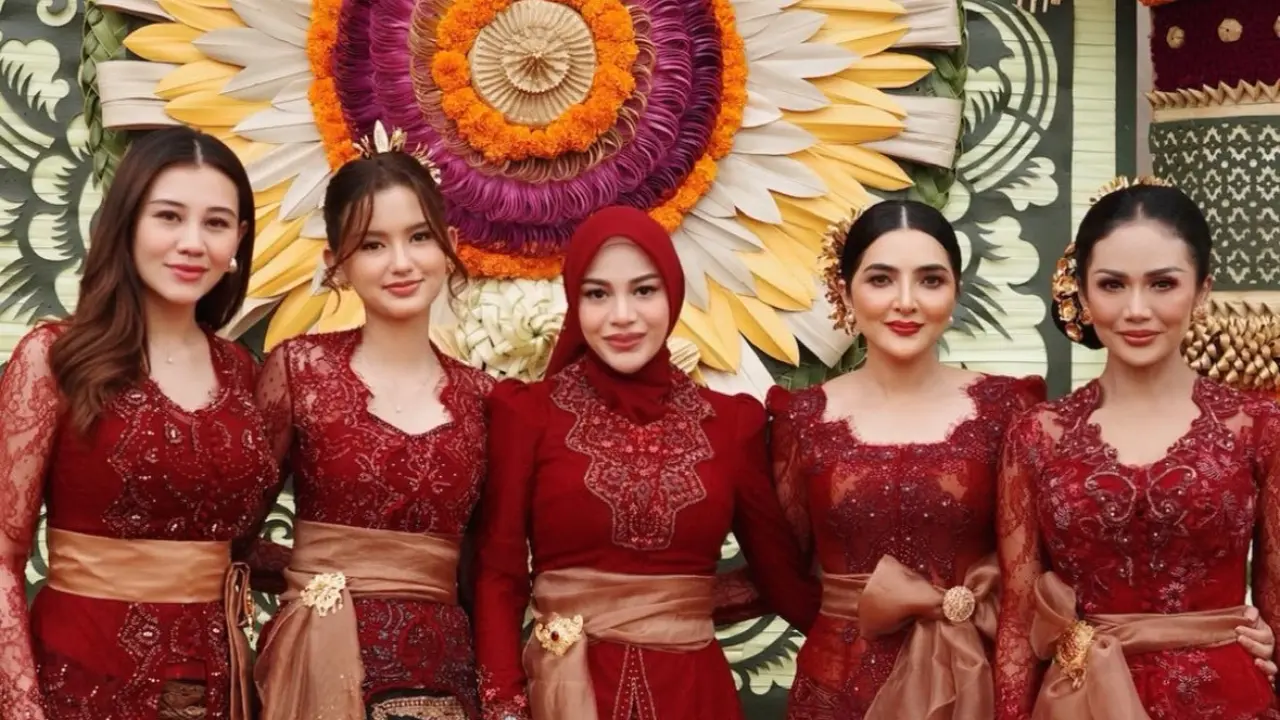i Ashanty, Krisdayanti, Aurel Hermansyah, dan Aaliyah Massaid saat Hadir Pernikahan Kakak Sarah Menzel di Bali