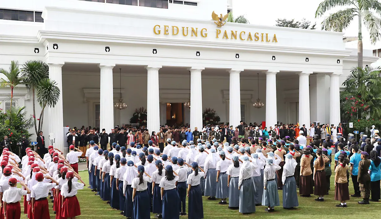 Suasana upacara Hari Lahir Pancasila yang dipimpin oleh Presiden Jokowi di Gedung Pancasila, Jakarta, Kamis (1/6). Tema dari upacara ini adalah 'Saya Indonesia, Saya Pancasila'. (Liputan6.com/Angga Yuniar)