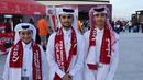 Meski menjadi tim yang paling awal tersingkir di Piala Dunia 2022 usai menderita dua kali kekalahan dalam dua laga awal fase Grup A, para suportrer Qatar tetap berbondong-bondong mendukung tim kesayangan mereka menjalani laga ketiga meghadapi Belanda. (Bola.com/Ade Yusuf Satria)