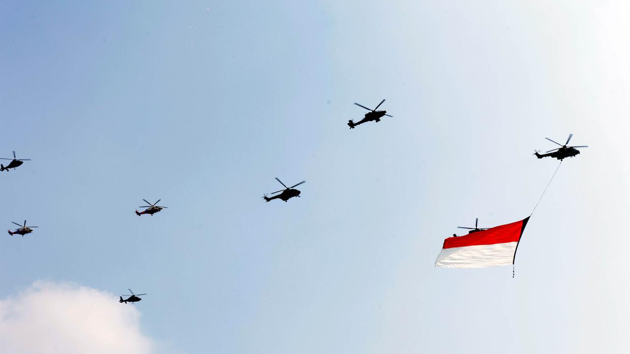Warga Terpukau Atraksi Pesawat HUT RI