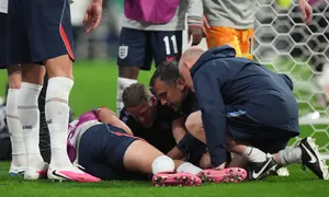 Jordan Henderson mengalami cedera saat merayakan kemenangan Inggris atas Meksiko pada babak 16 Besar Piala Dunia 2026 - AP Photo/Eduardo Verdugo