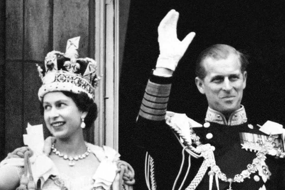 6 Potret Kenangan Pangeran Philip dan Ratu Elizabeth II Saat Muda, Gagah dan Berwibawa