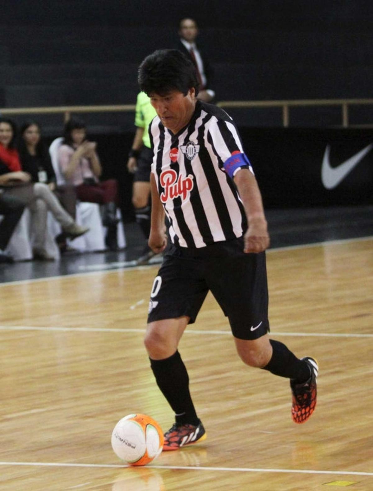 Keseruan Presiden Bolivia main bola bersama warganya