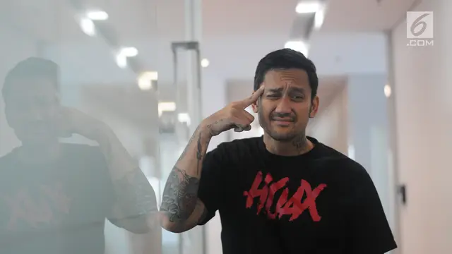 Adu Ganteng Tora Sudiro dan Vino Bastian, Dua Pemeran Film Hoax