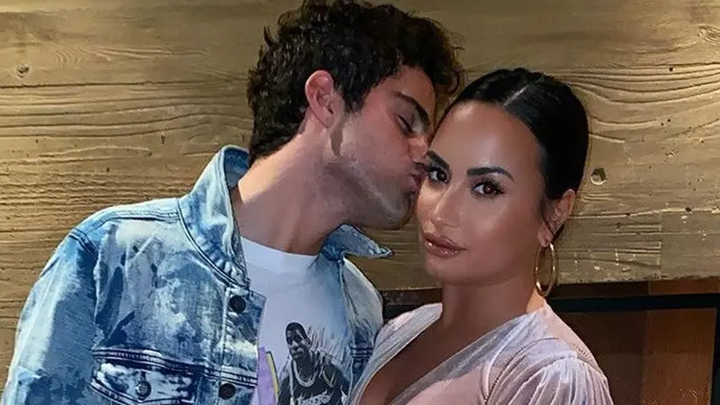 Demi Lovato dan Max Ehrich (Instagram/ddlovato)