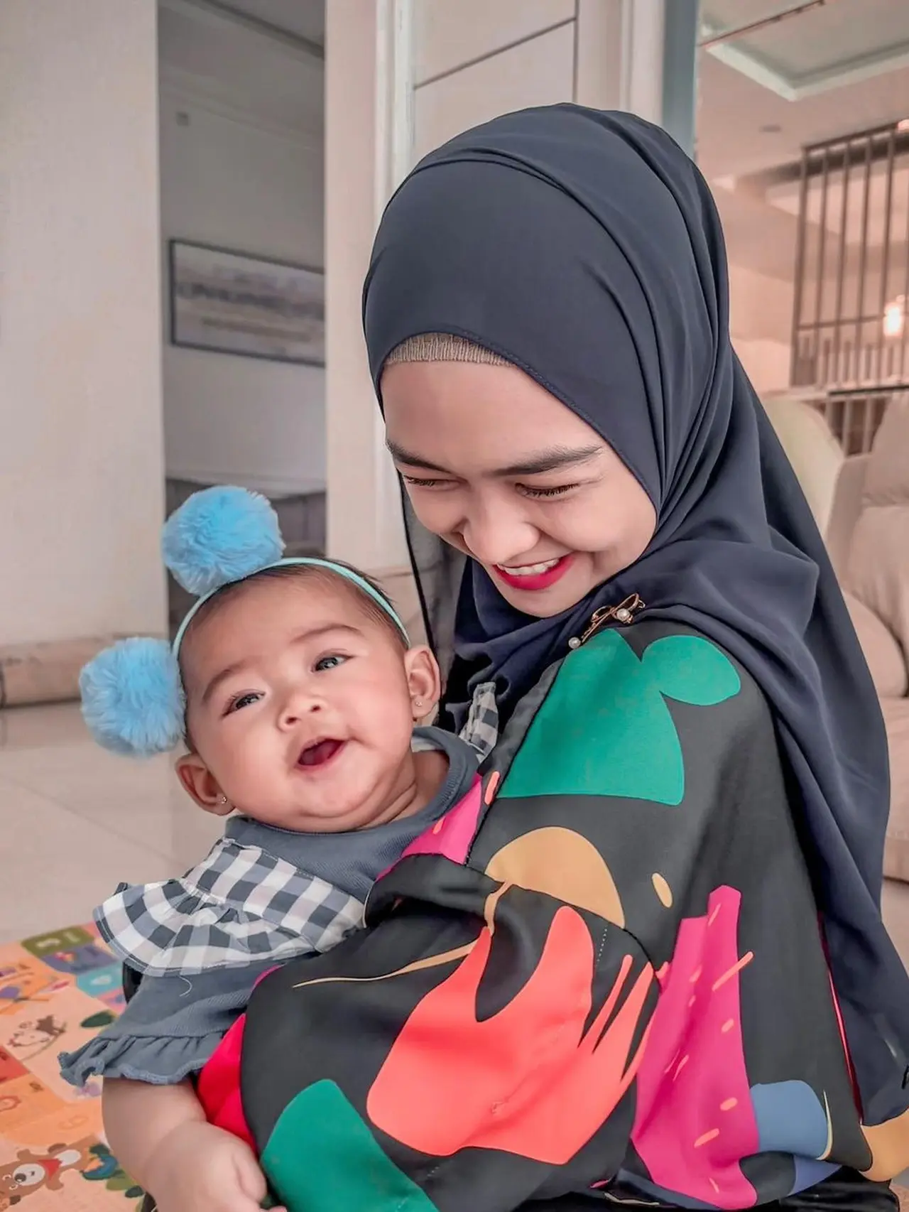 6 Potret Ria Ricis dan Baby Moana, Dari Pose Pakai Kacamata Hitam di ...