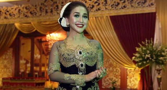 Deretan artis yang pernah menerima gelar kehormatan Keraton Solo, Syahrini dapat gelar Kanjeng Mas Ayu