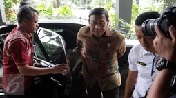 Menko Polhukam Wiranto saat tiba di Gedung MUI, Jakarta Rabu (18/1). Kedatangan Wiranto untuk bertemu dengan Dewan Pertimbangan MUI. (Liputan6.com/Johan Tallo