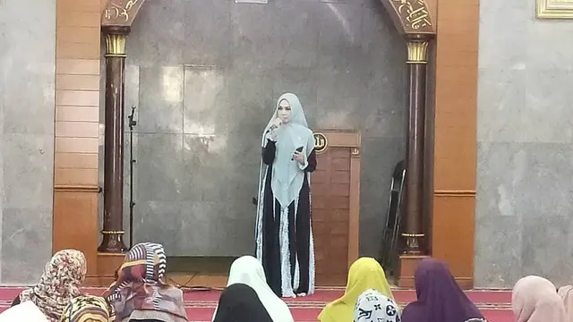 7 Gaya Mulan Jameela Jalani Hari Jadi Anggota DPR, Selalu Jadi Sorotan