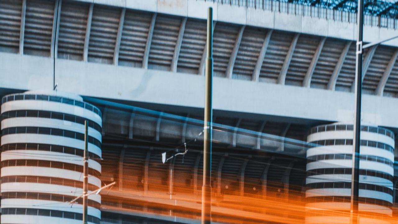 Stadio Giuseppe Meazza, umumnya dikenal sebagai San Siro, adalah sebuah stadion sepak bola di distrik San Siro Milan, Italia, yang merupakan kandang dari A.C. Milan dan Inter Milan. Stadion ini memiliki kapasitas tempat duduk 80.018, menjadikannya salah s
