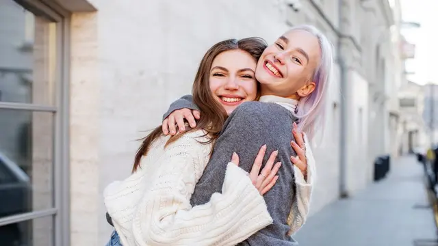 Ilustrasi orang-orang yang penuh empati/freepik.com/tirachardz