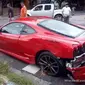 Alhasil mereka pun nekat melakuka oral seks di atas Ferrari F430 Scuderia.
