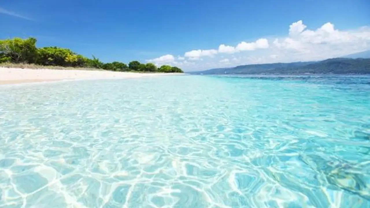 Suasana Siang Hari di Pulau Menjangan, Taman Nasional Bali Barat